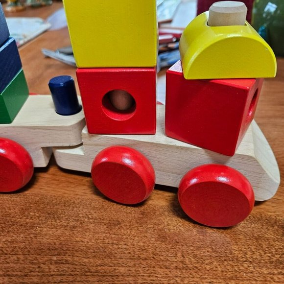wooden stacking train set Melissa and Doug excellent condition - Picture 4 of 5